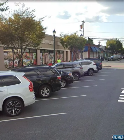 $1,900 | 29 West Passaic Street, Maywood, NJ 07607