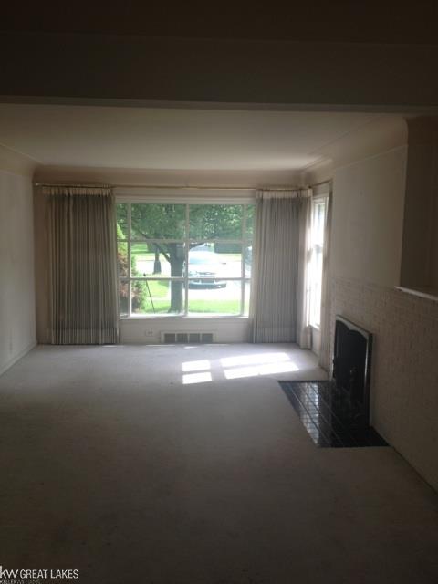 377 Moross Road Grosse Pointe Farms, MI 48236 - Photo 2 of 11