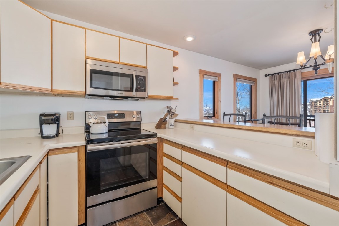 2590 Longthong Road, Unit 211 Steamboat Springs, CO 80487 - Photo 11 of 26 Gallery Image 11