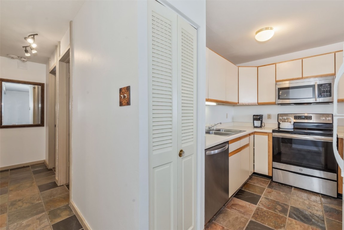 2590 Longthong Road, Unit 211 Steamboat Springs, CO 80487 - Photo 12 of 26 Gallery Image 12