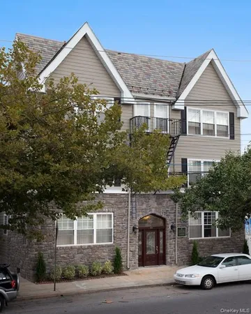 $2,880 | 1240 West Broadway, Unit K, Hewlett, NY 11557