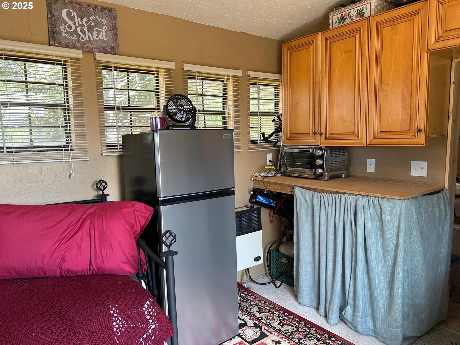 88433 2nd Avenue Florence, OR 97439 - Photo 11 of 25 a kitchen with a refrigerator and window