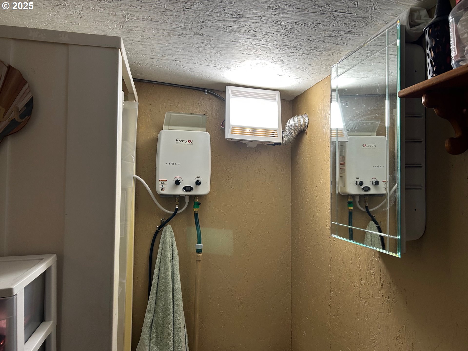 88433 2nd Avenue Florence, OR 97439 - Photo 21 of 25 a view of a hallway with wooden floor and entryway