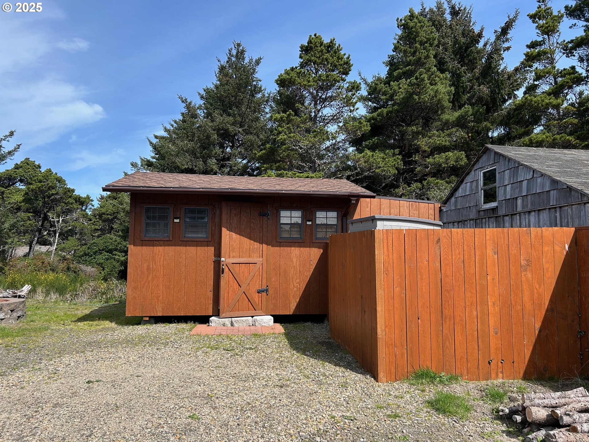 88433 2nd Avenue Florence, OR 97439 - Photo 3 of 25 a backyard of a house with a tree