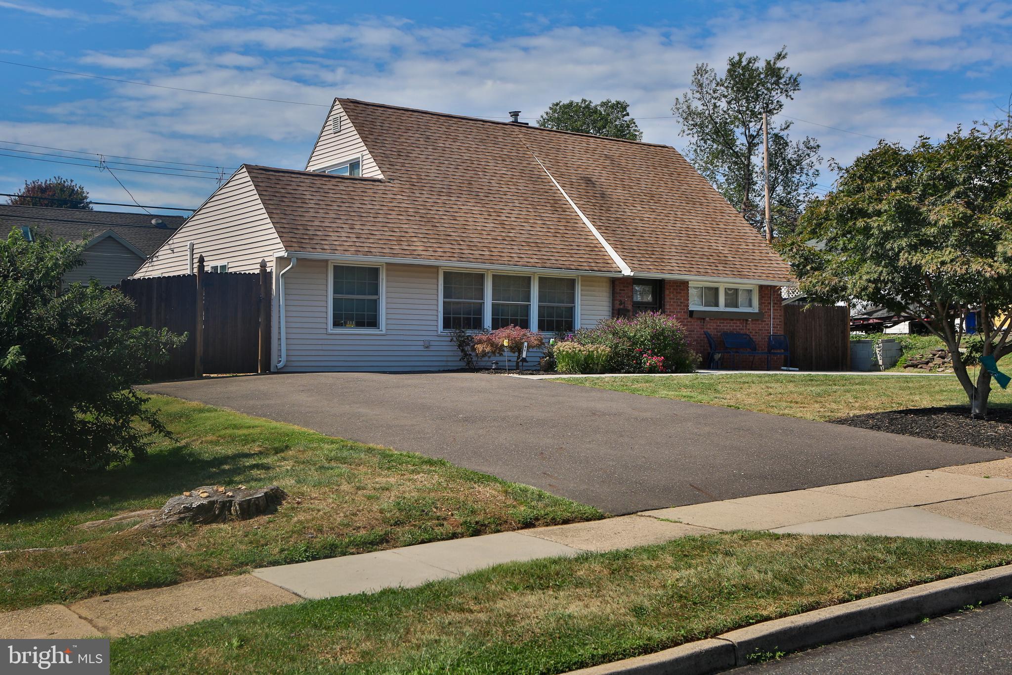 31 Canyon Road Levittown, PA 19057 - Photo 2 of 23 Gallery Image 2