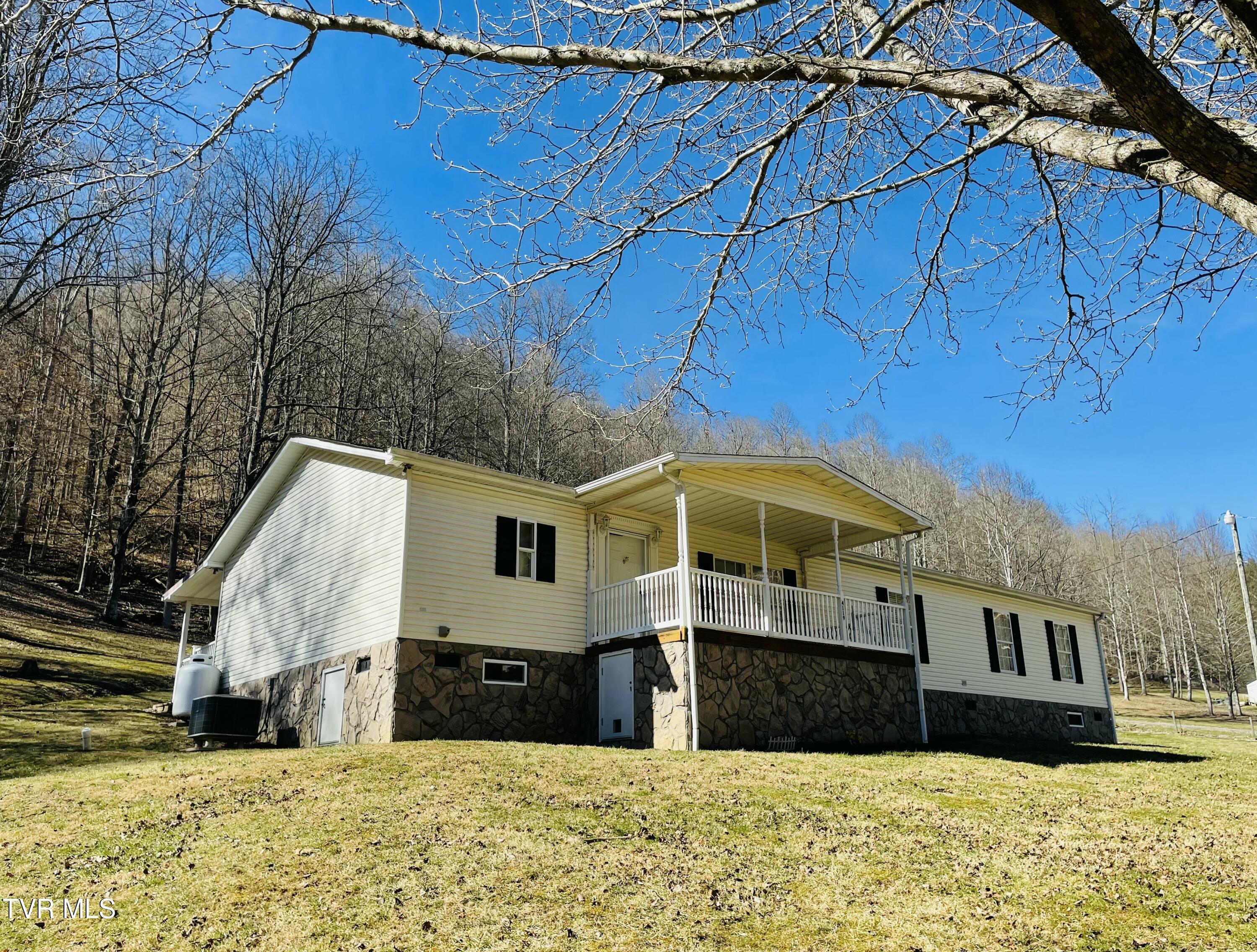 4119 Moneyhun Road Appalachia, VA 24216 - Photo 4 of 46 IMG_2395
