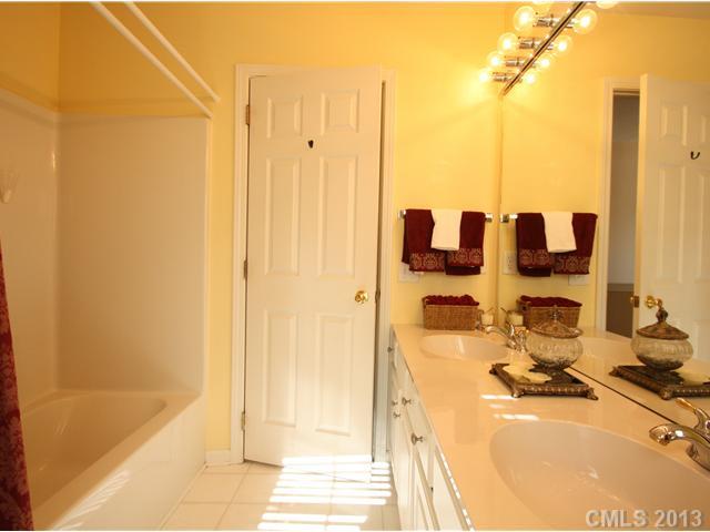 2201 Winthorp Ridge Road Charlotte, NC 28270 - Photo 11 of 16 Gallery Image 11