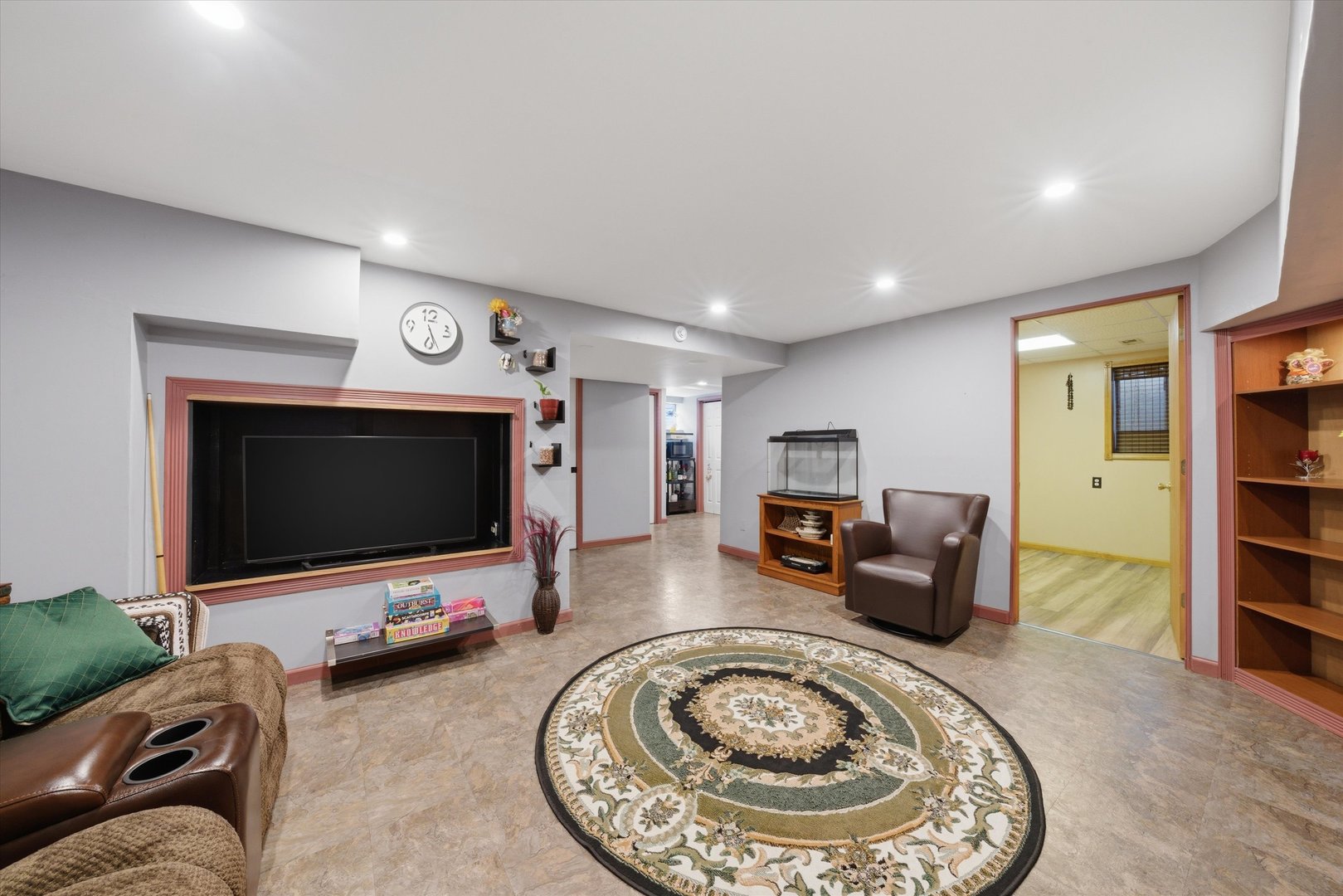3552 Fairway Drive Crete, IL 60417 - Photo 20 of 27 a living room with furniture and a flat screen tv