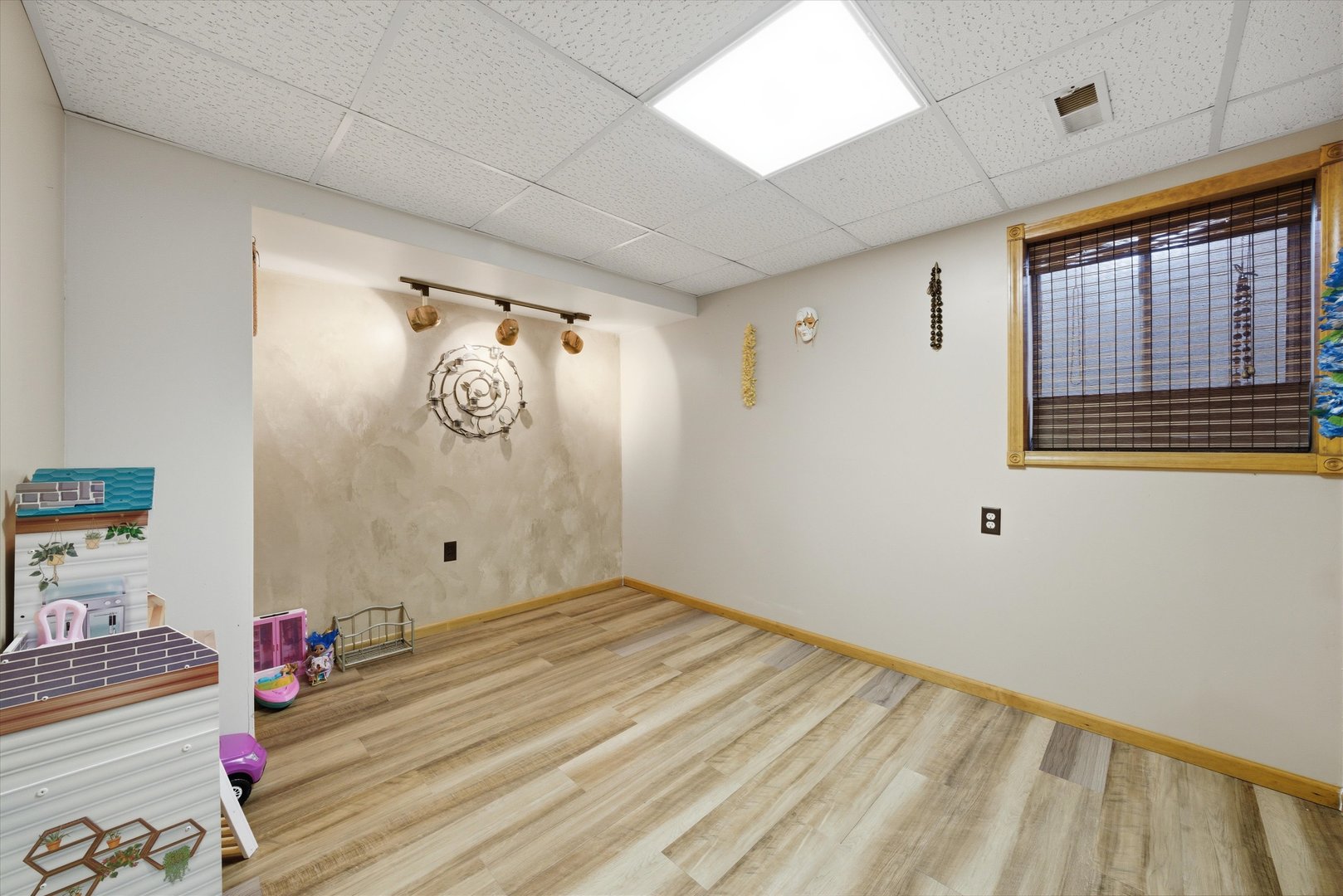 3552 Fairway Drive Crete, IL 60417 - Photo 22 of 27 a room with wooden floor and white walls
