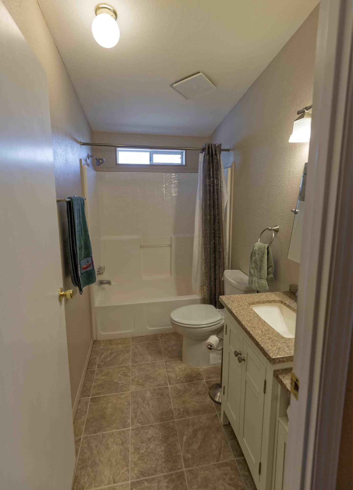 6223 Southwest Rim Road Terrebonne, OR 97760 - Photo 16 of 21 Bathroom