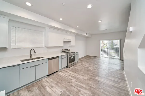 $20,000 | 603 West 41st Place, Los Angeles, CA 90037