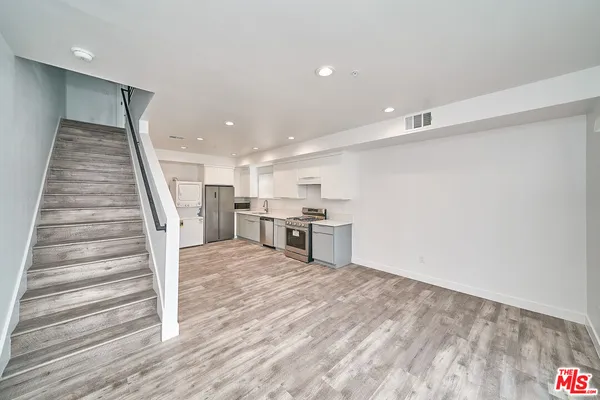 $20,000 | 603 West 41st Place, Los Angeles, CA 90037