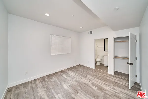 $20,000 | 603 West 41st Place, Los Angeles, CA 90037