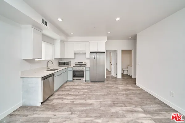 $20,000 | 603 West 41st Place, Los Angeles, CA 90037