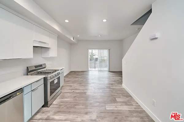 $20,000 | 603 West 41st Place, Los Angeles, CA 90037