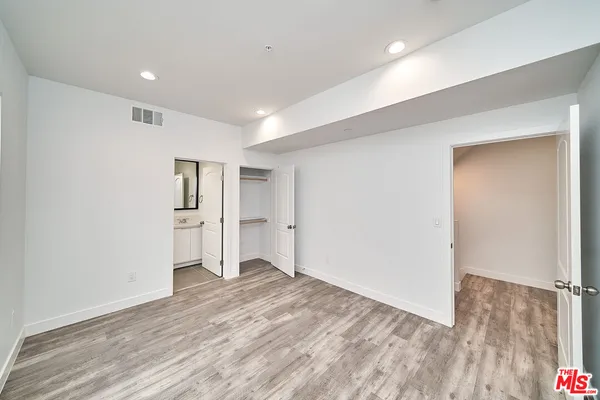 $20,000 | 603 West 41st Place, Los Angeles, CA 90037