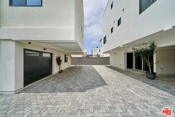 $20,000 | 603 West 41st Place, Los Angeles, CA 90037