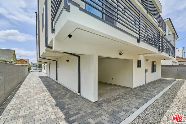 $20,000 | 603 West 41st Place, Los Angeles, CA 90037