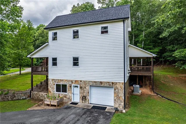 a view of house that has garden
