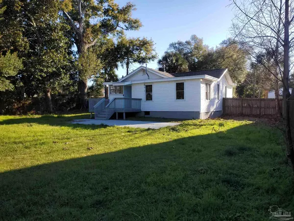 $1,695 | 1215 North C Street, Pensacola, FL 32501
