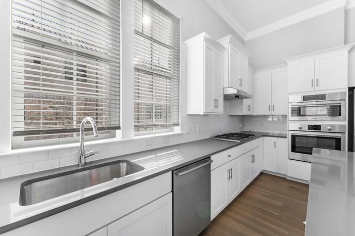 633 Dalton Lane Irving, TX 75039 - Photo 4 of 26 a kitchen that has a sink and a stove