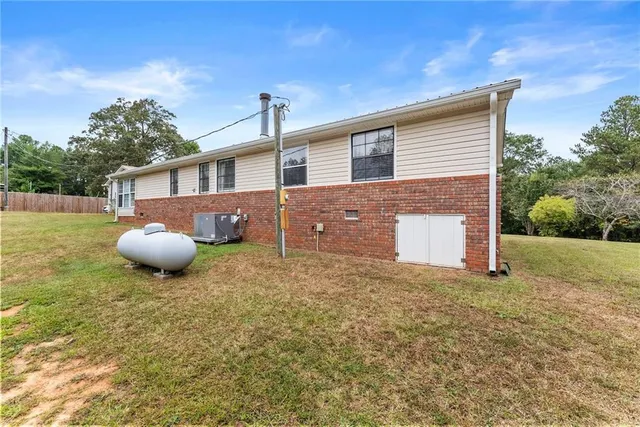 $345,000 | 1689 Old State Road, Pendergrass, GA 30567