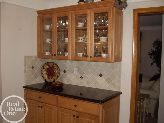 24291 Flower Eastpointe, MI 48021 - Photo 14 of 33 31328880-13.JPG