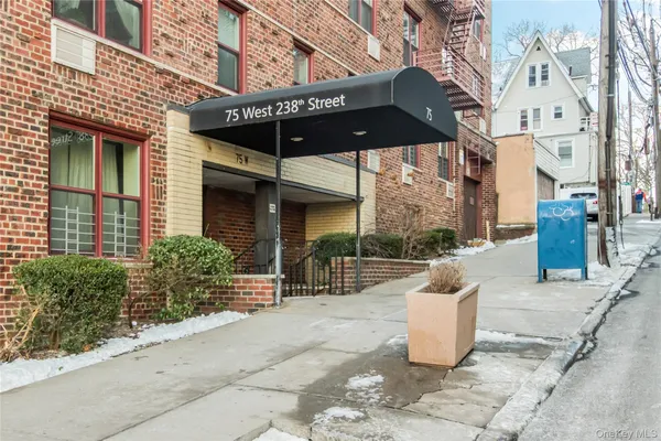 $189,000 | 75 West 238th Street, Unit 3H | Kingsbridge Heights
