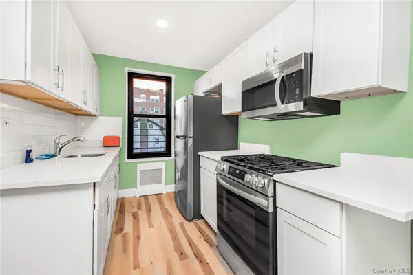 $189,000 | 75 West 238th Street, Unit 3H | Kingsbridge Heights