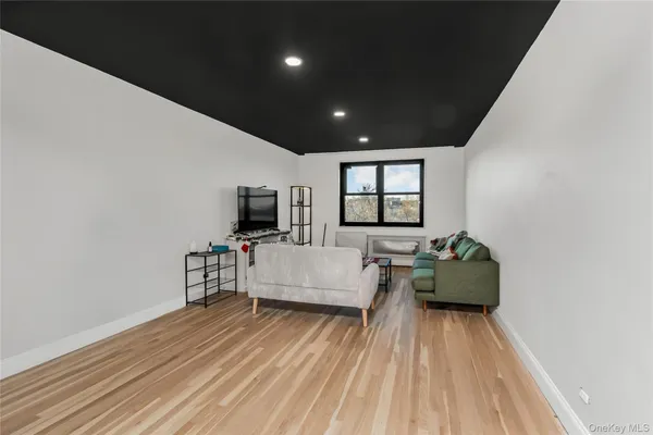 $189,000 | 75 West 238th Street, Unit 3H | Kingsbridge Heights