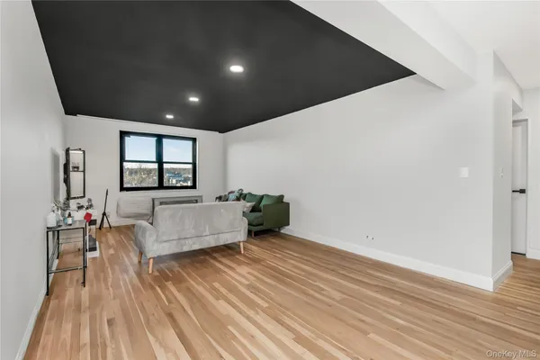 $189,000 | 75 West 238th Street, Unit 3H | Kingsbridge Heights