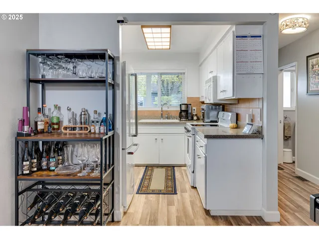 $250,000 | 553 North Hayden Bay Drive, Unit 25, Portland, OR 97217