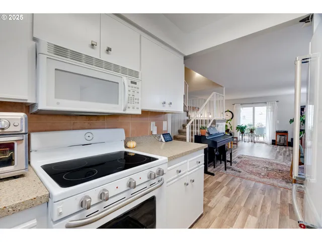 $250,000 | 553 North Hayden Bay Drive, Unit 25, Portland, OR 97217