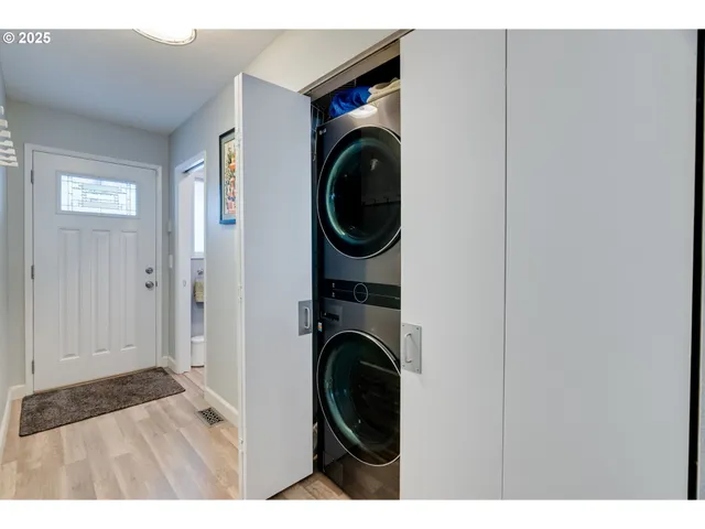 $250,000 | 553 North Hayden Bay Drive, Unit 25, Portland, OR 97217