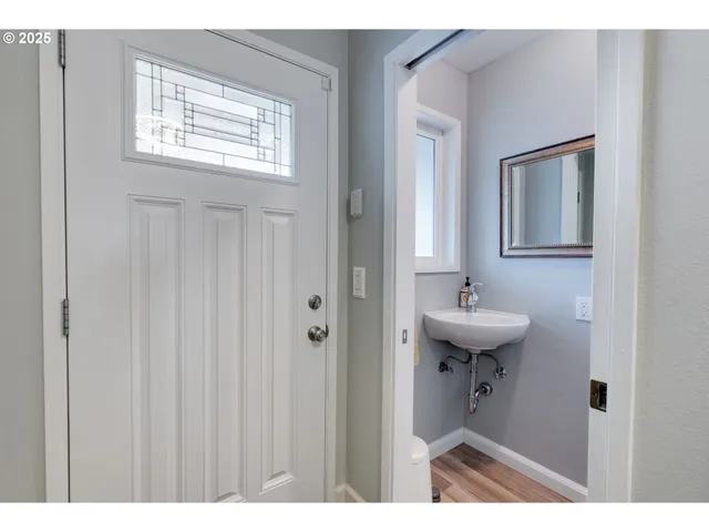 $250,000 | 553 North Hayden Bay Drive, Unit 25, Portland, OR 97217