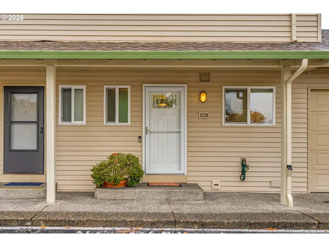 $250,000 | 553 North Hayden Bay Drive, Unit 25, Portland, OR 97217