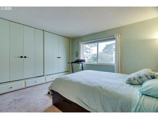 $250,000 | 553 North Hayden Bay Drive, Unit 25, Portland, OR 97217