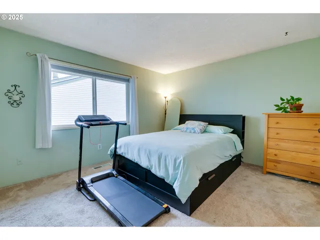 $250,000 | 553 North Hayden Bay Drive, Unit 25, Portland, OR 97217