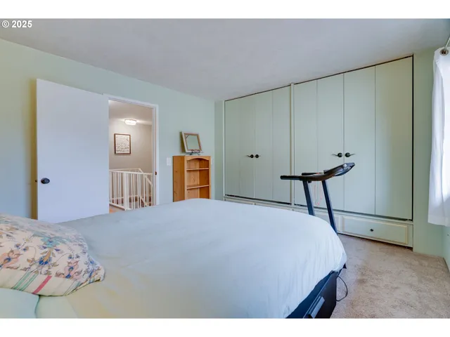 $250,000 | 553 North Hayden Bay Drive, Unit 25, Portland, OR 97217