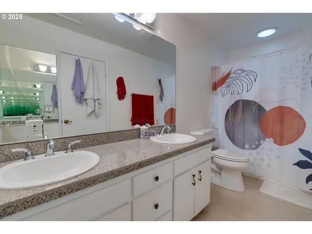 $250,000 | 553 North Hayden Bay Drive, Unit 25, Portland, OR 97217