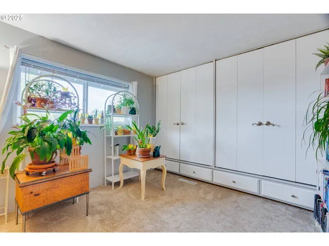 $250,000 | 553 North Hayden Bay Drive, Unit 25, Portland, OR 97217