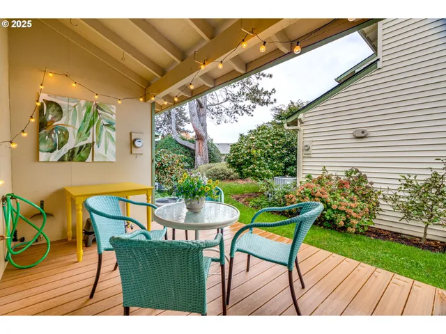 $250,000 | 553 North Hayden Bay Drive, Unit 25, Portland, OR 97217