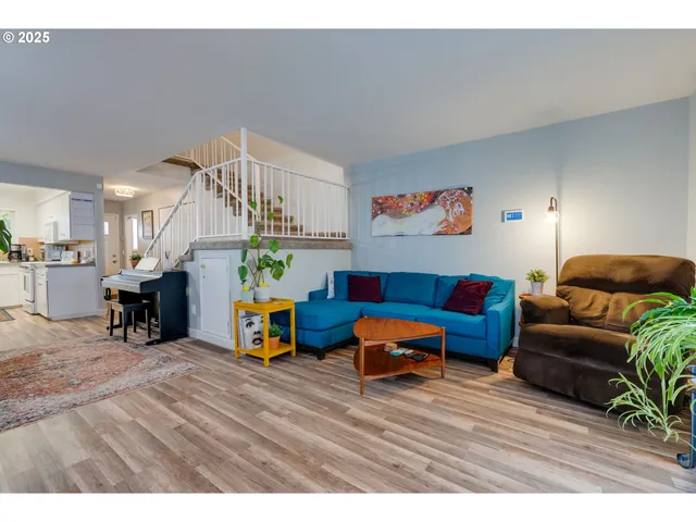 $250,000 | 553 North Hayden Bay Drive, Unit 25, Portland, OR 97217