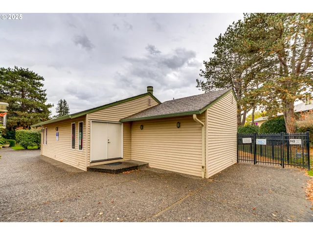 $250,000 | 553 North Hayden Bay Drive, Unit 25, Portland, OR 97217