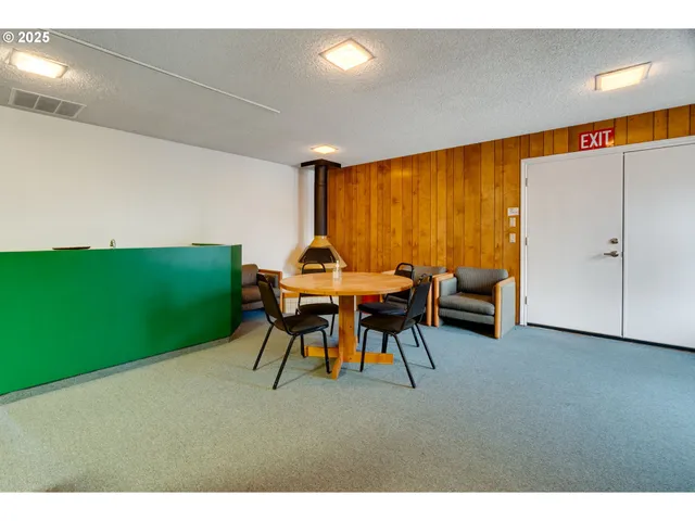 $250,000 | 553 North Hayden Bay Drive, Unit 25, Portland, OR 97217