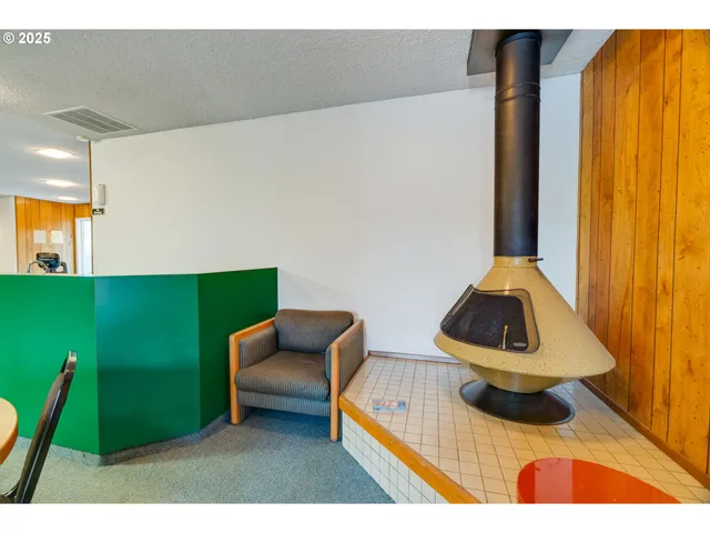 $250,000 | 553 North Hayden Bay Drive, Unit 25, Portland, OR 97217