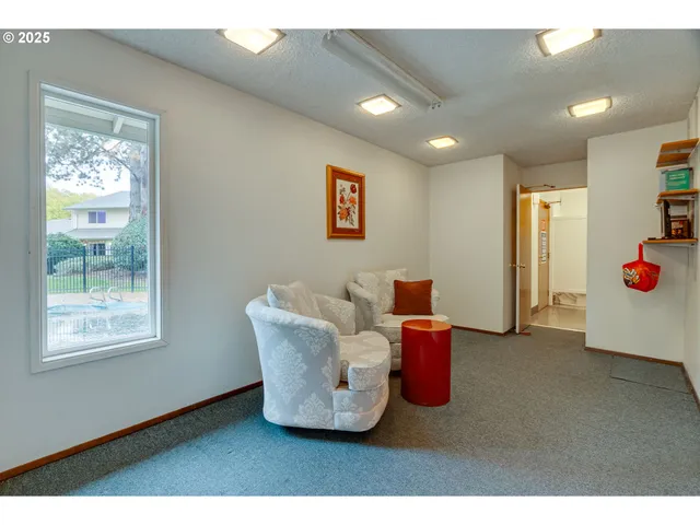 $250,000 | 553 North Hayden Bay Drive, Unit 25, Portland, OR 97217