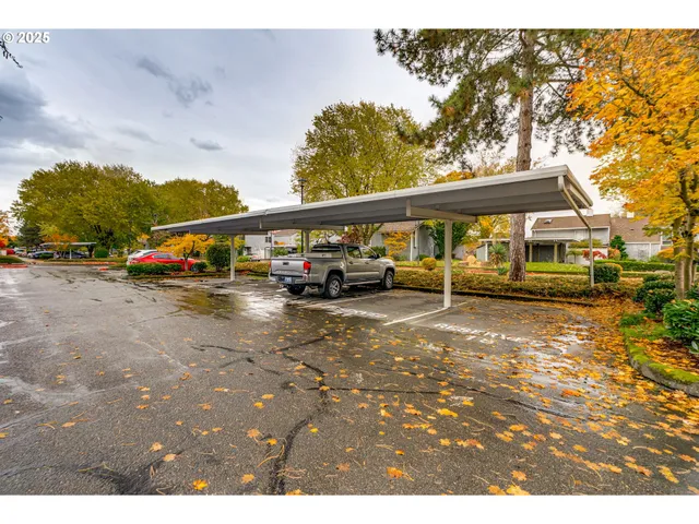 $250,000 | 553 North Hayden Bay Drive, Unit 25, Portland, OR 97217