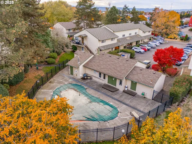 $250,000 | 553 North Hayden Bay Drive, Unit 25, Portland, OR 97217