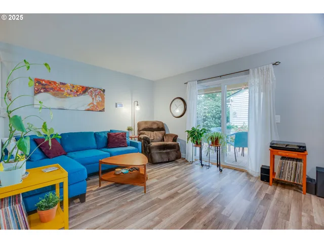 $250,000 | 553 North Hayden Bay Drive, Unit 25, Portland, OR 97217